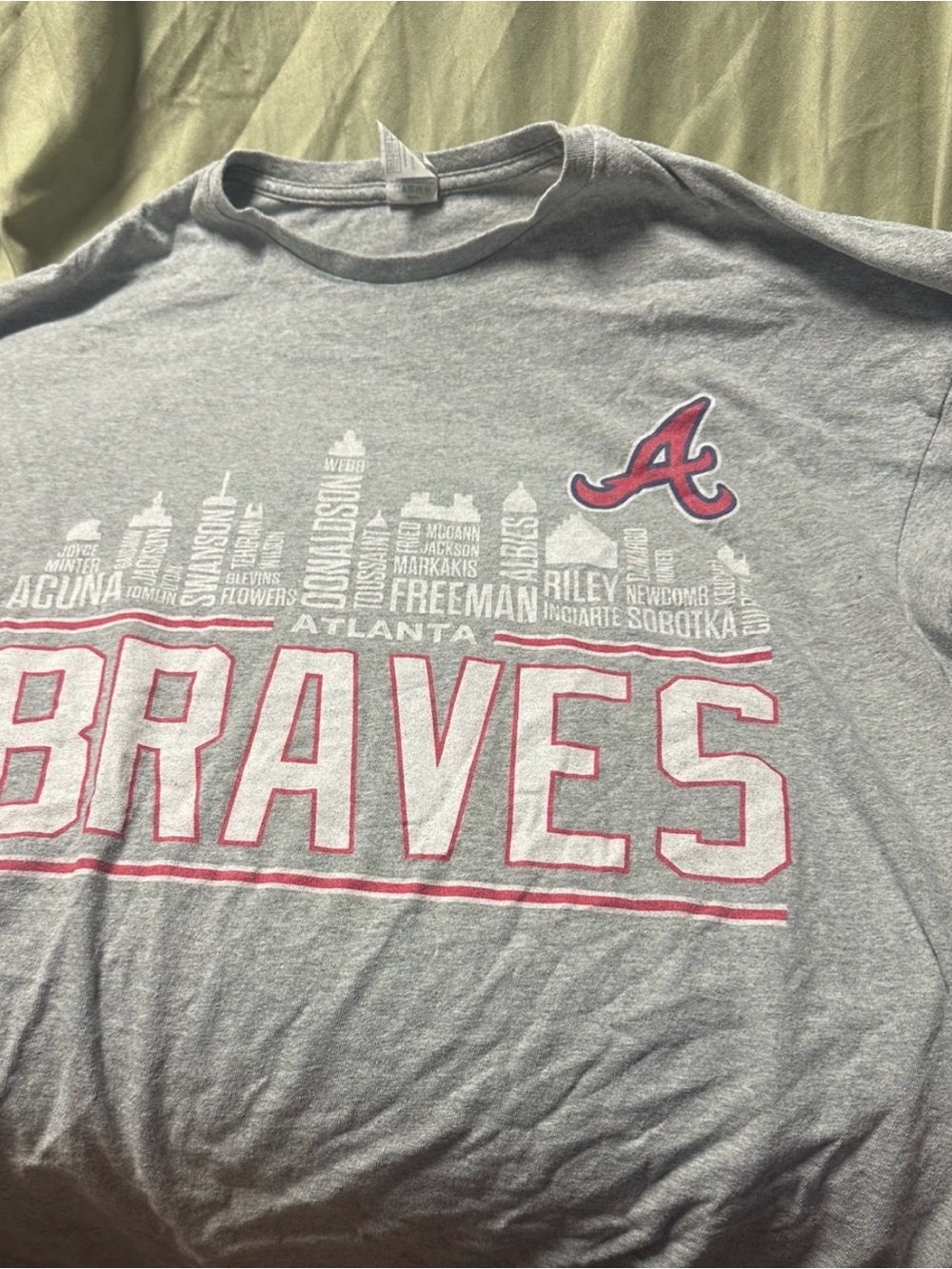 Atlanta Braves Men’s 2XL Gray Graphic T-Shirt